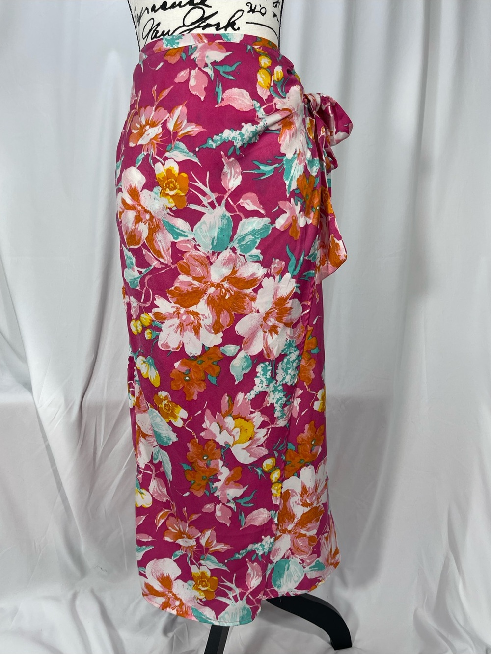 HYFVE Deep Pink Floral Print Zip secured wrap skirt. Summer breezy vibrant Sz L